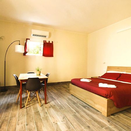 Elegante Suite Con Giardino In Centro Storico Pavia Exterior photo
